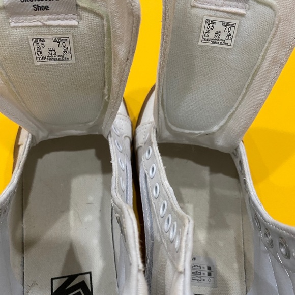 White high top canvas Vans - Picture 9 of 9